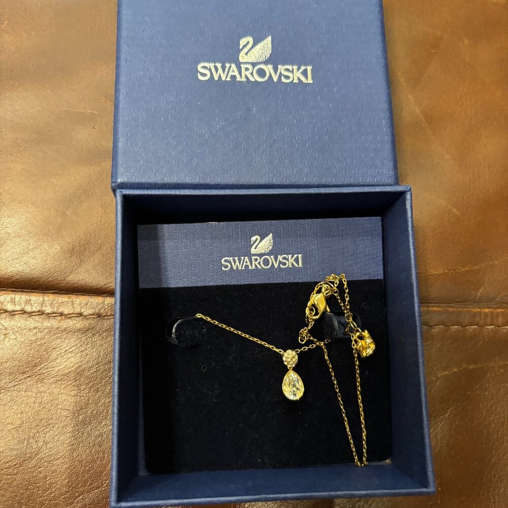 NIB Swarovski Platinum Rhodium Gold Small Teardrop Necklace